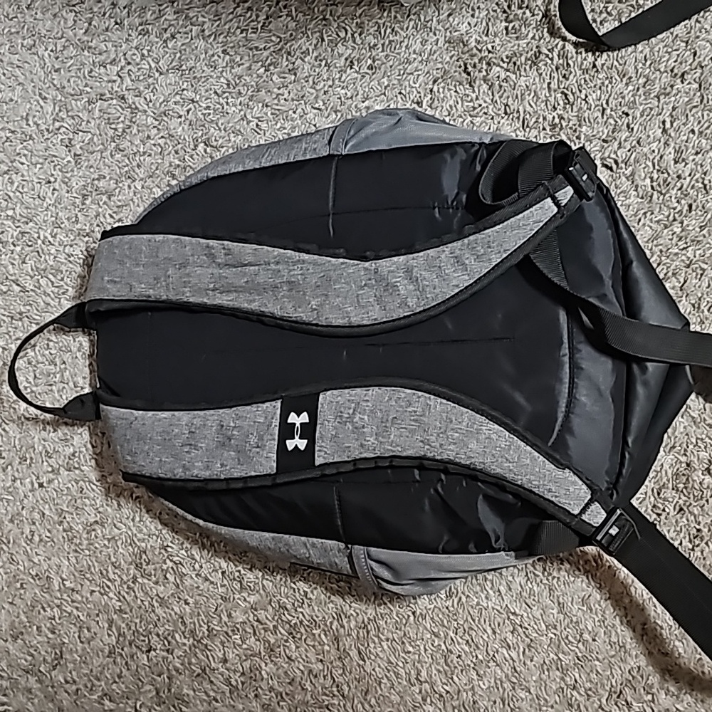 Under Armour Backpack very good condition/ black and gray! - Picture 2 of 3